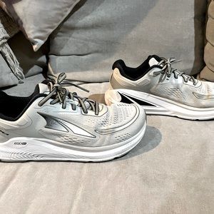Altra Paradigm 6 Men’s Size 10